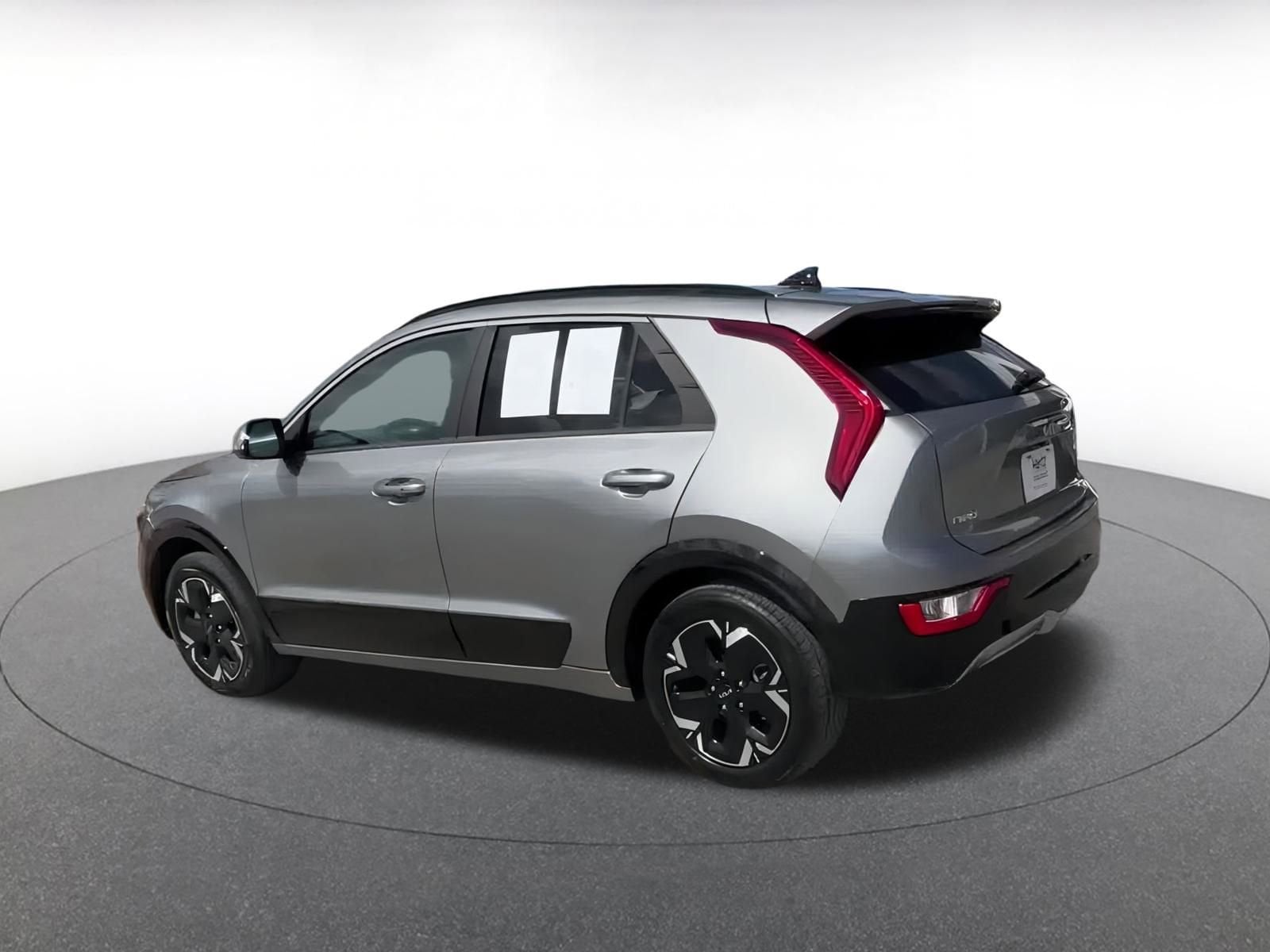 Thumbnail: 2023 Kia Niro - 10