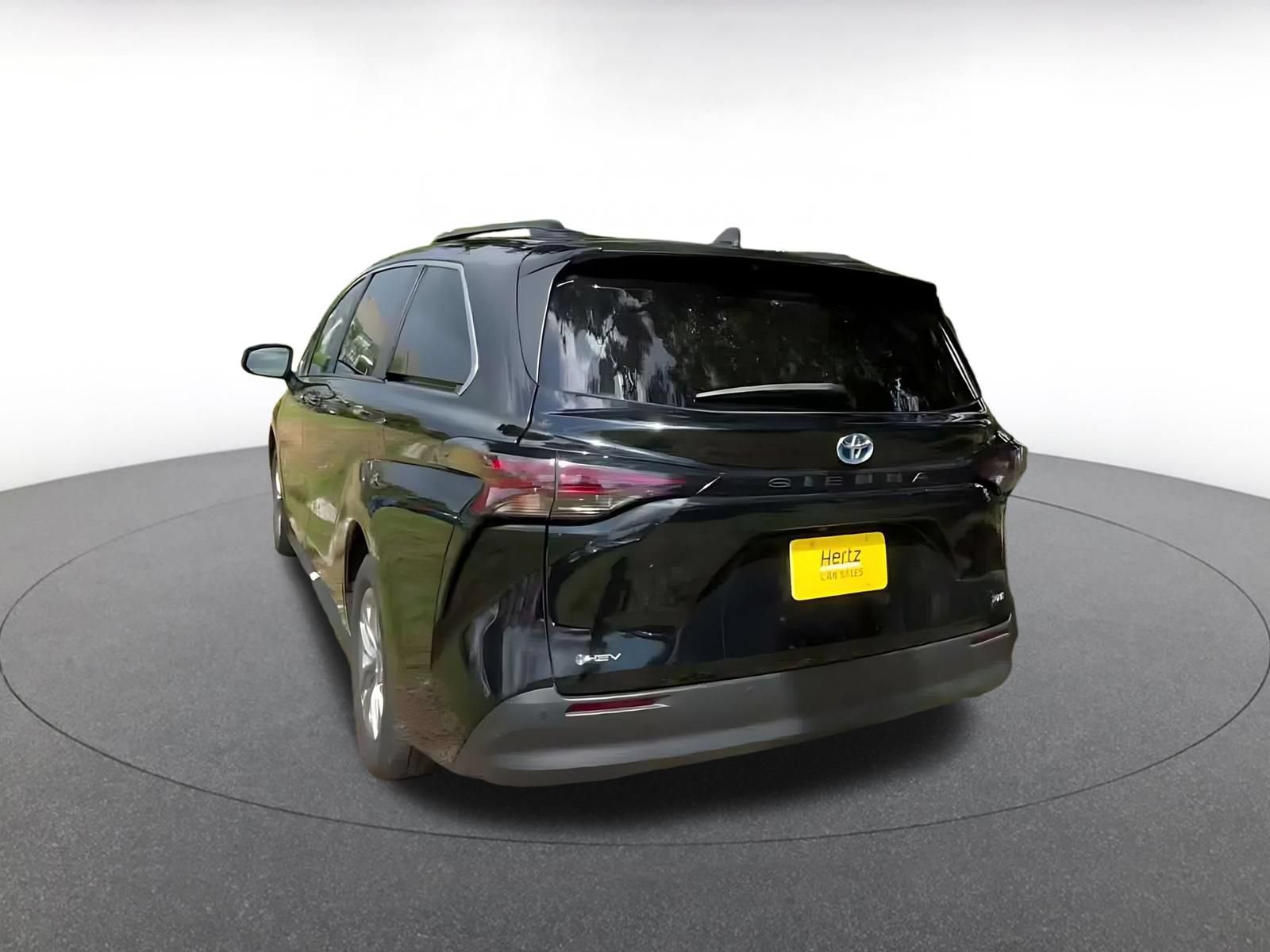 Thumbnail: 2025 Toyota Sienna - 9