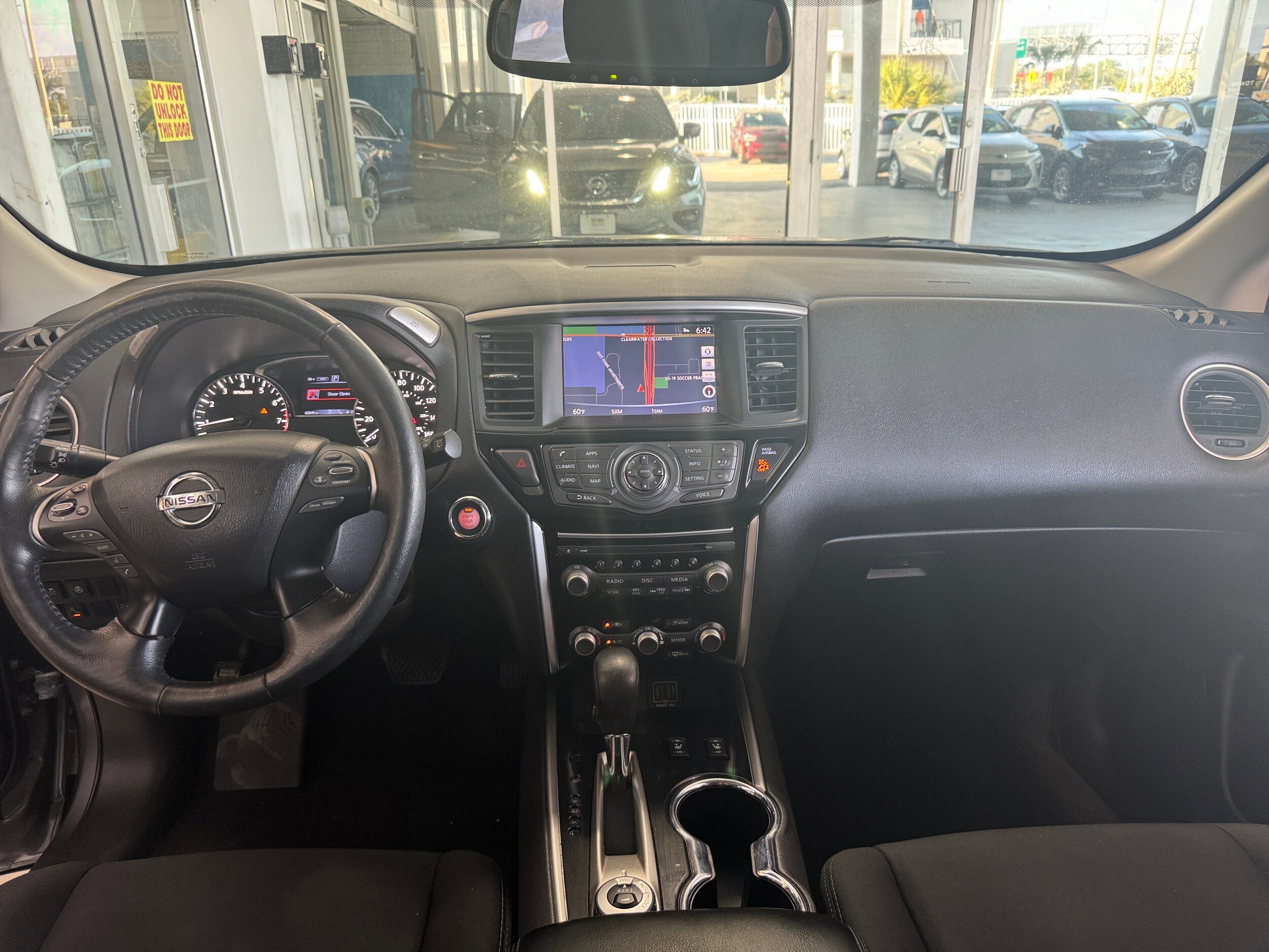 2018 Nissan Pathfinder SV 27