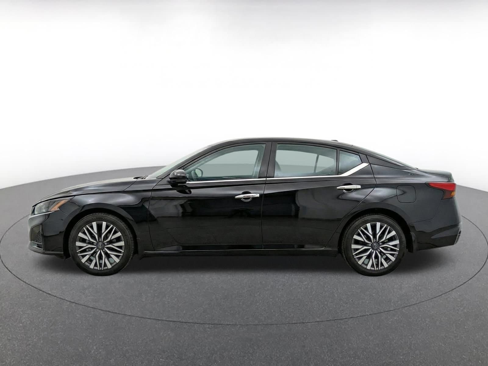 Thumbnail: 2025 Nissan Altima - 4