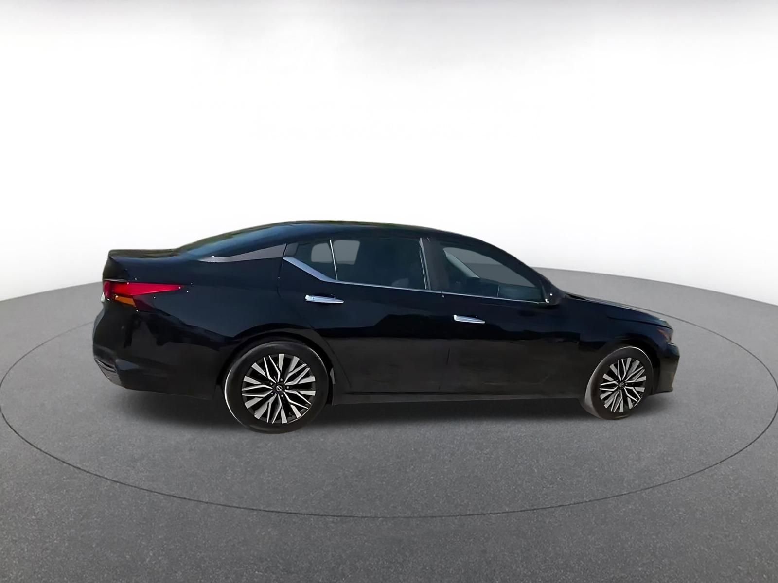 Thumbnail: 2025 Nissan Altima - 12