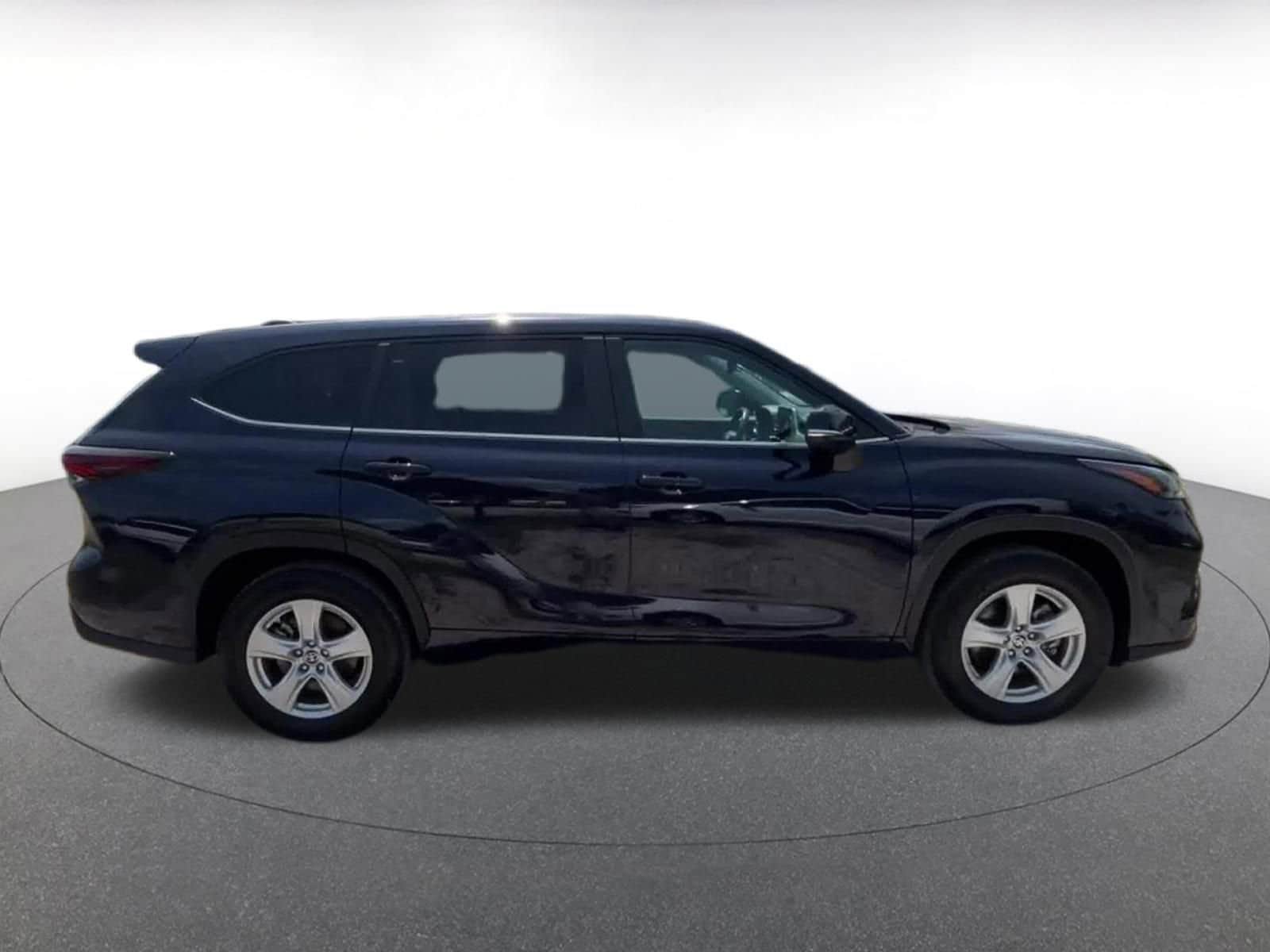 Thumbnail: 2025 Toyota Highlander - 16