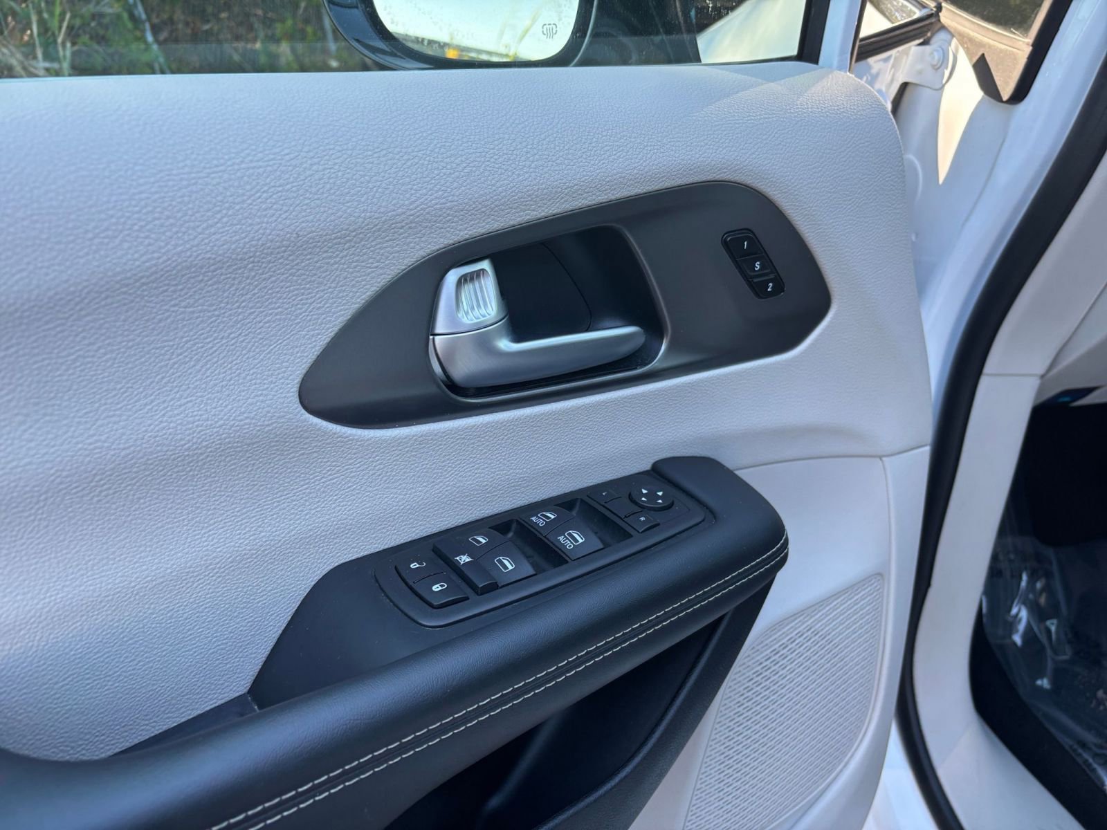 Thumbnail: 2024 Chrysler Pacifica - 21