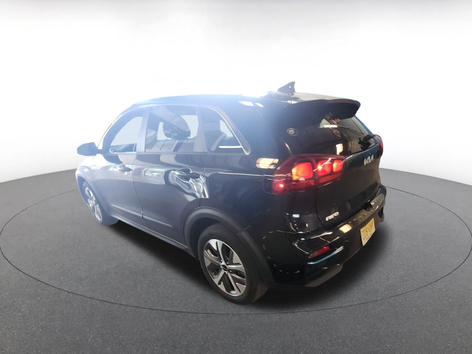 Thumbnail: 2022 Kia Niro - 5