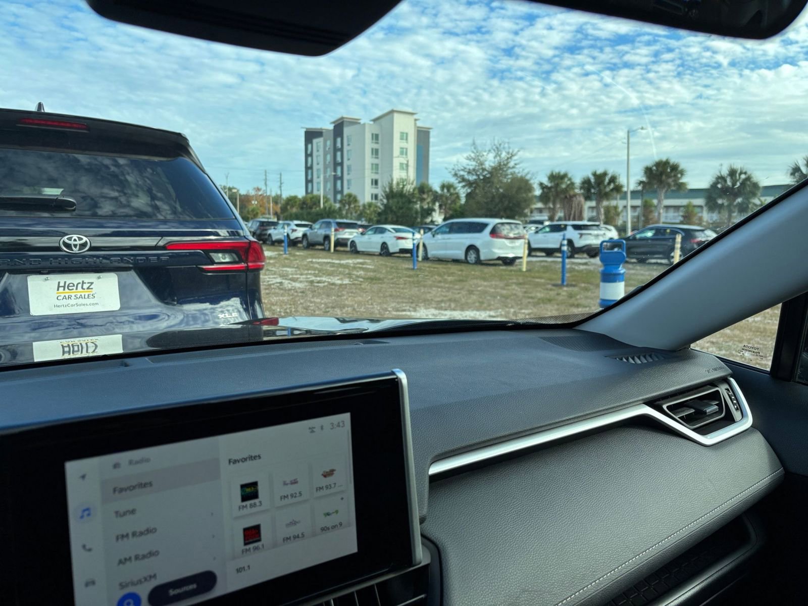 Thumbnail: 2025 Toyota RAV4 - 35