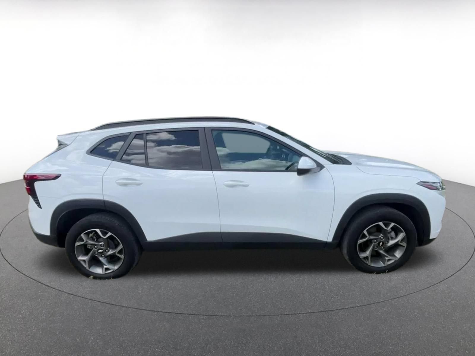 Thumbnail: 2025 Chevrolet Trax - 15