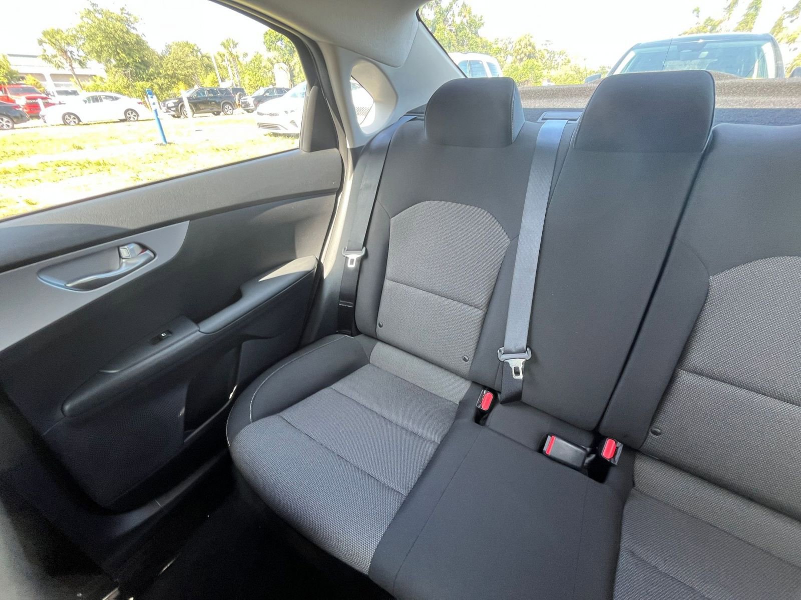 2024 Kia Forte LXS 32