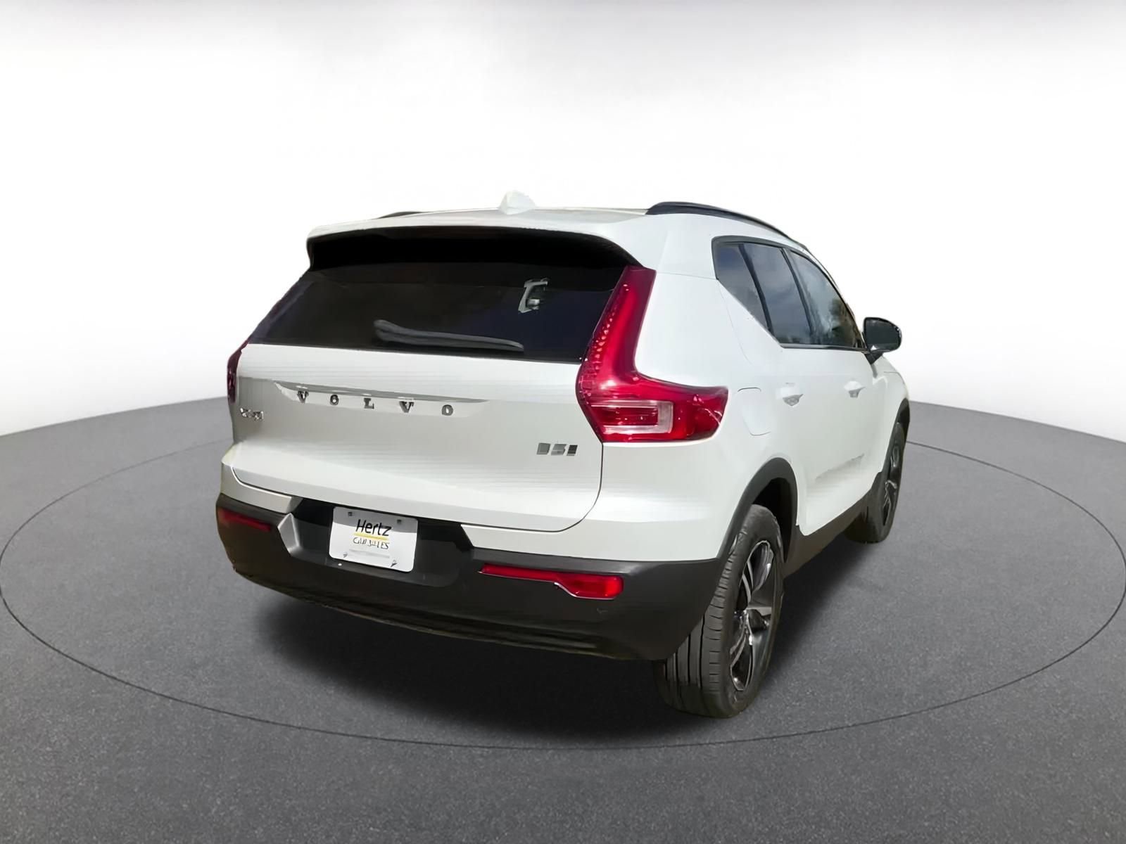 Thumbnail: 2024 Volvo XC40 - 15