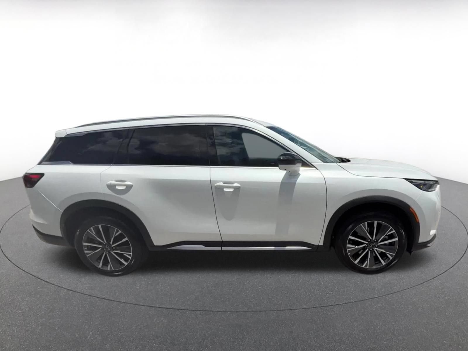 Thumbnail: 2026 INFINITI QX60 - 16
