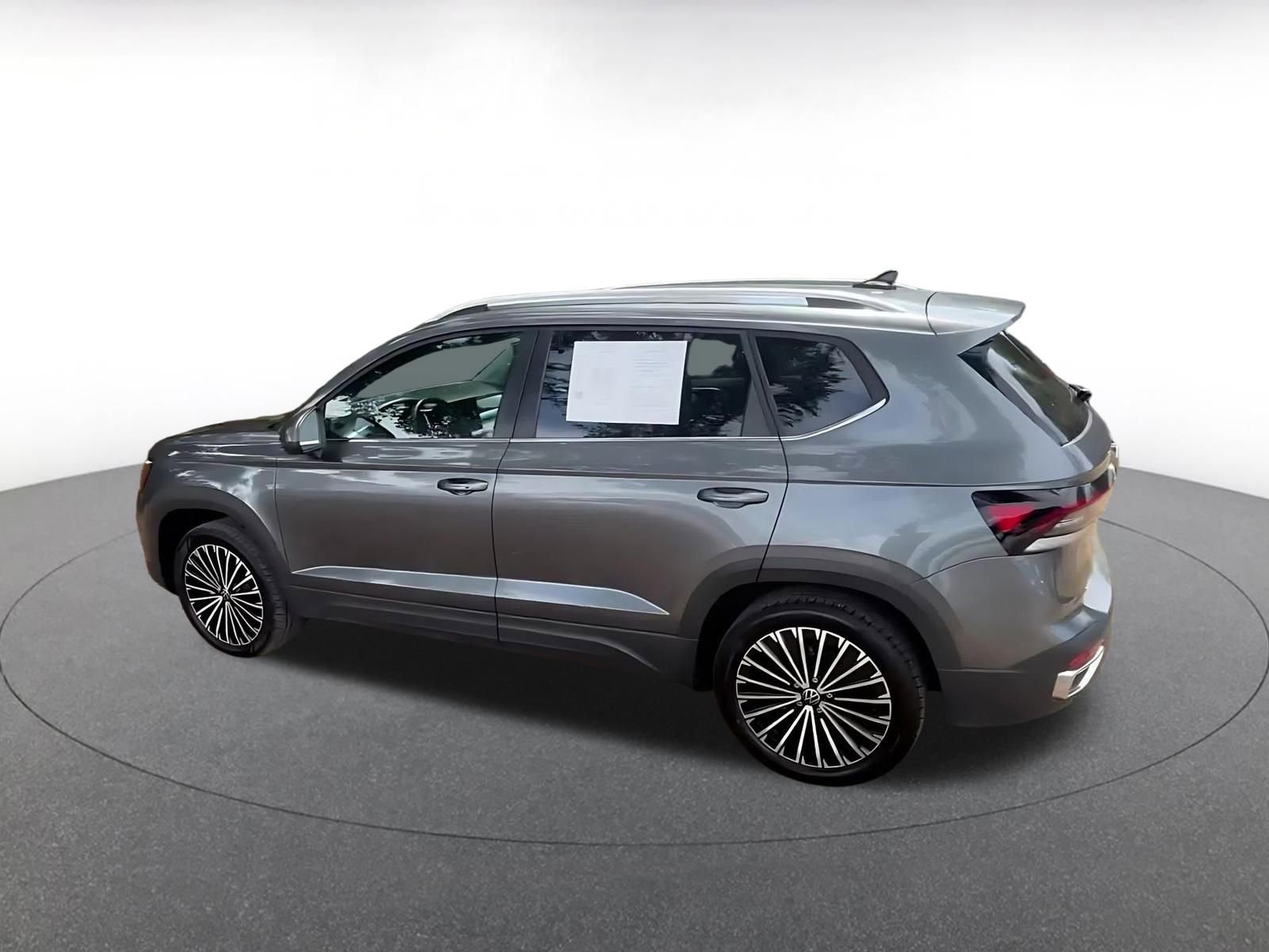 Thumbnail: 2025 Volkswagen Taos - 10