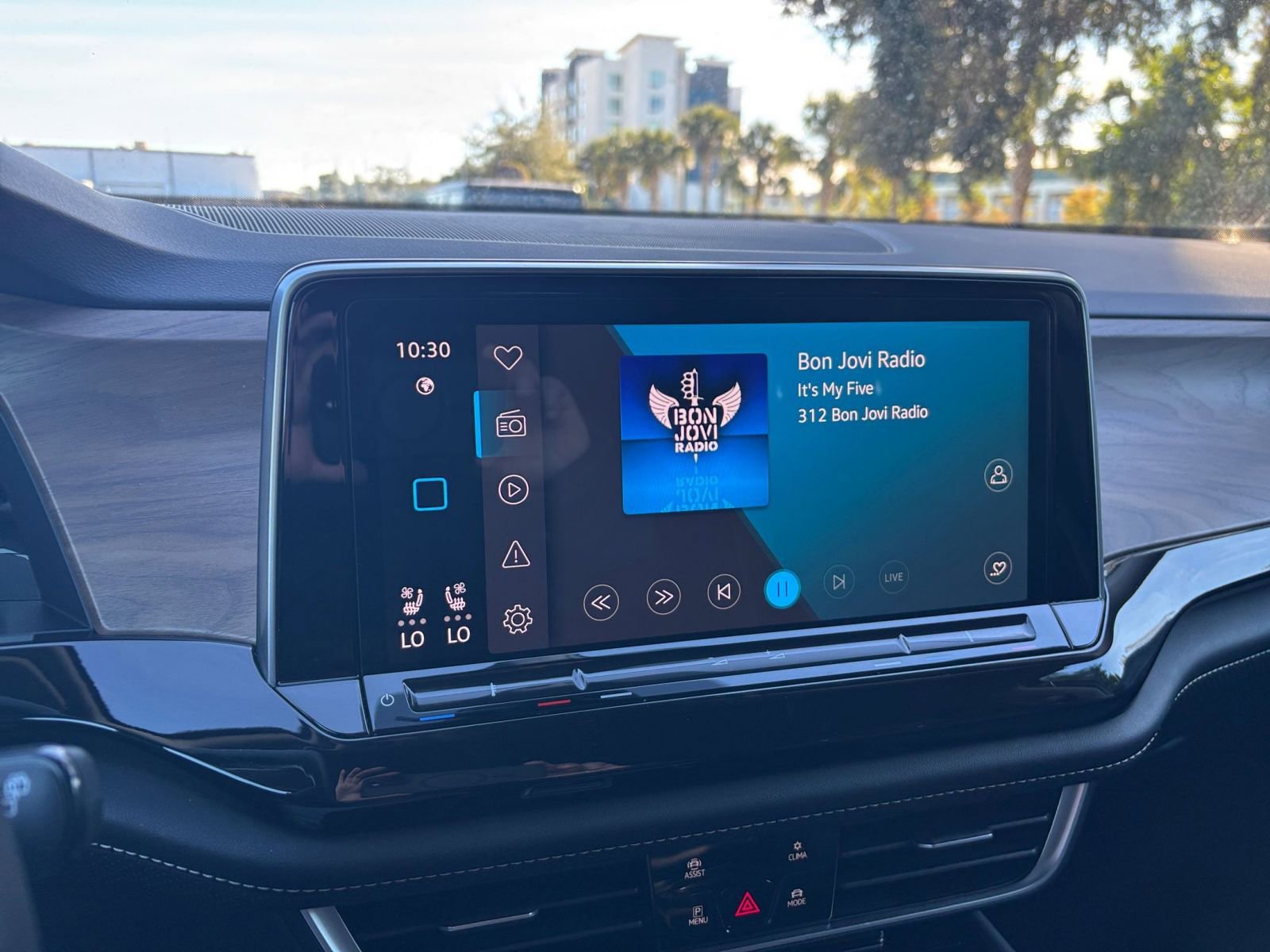 Thumbnail: 2025 Volkswagen Atlas - 21