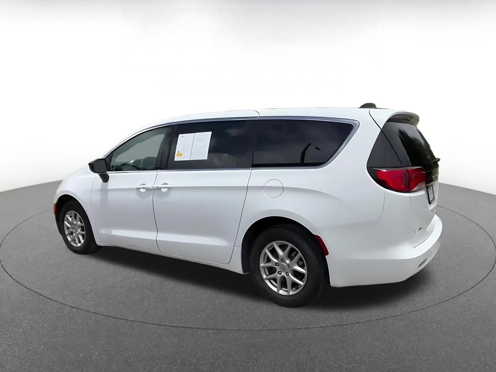 Thumbnail: 2024 Chrysler Voyager - 10