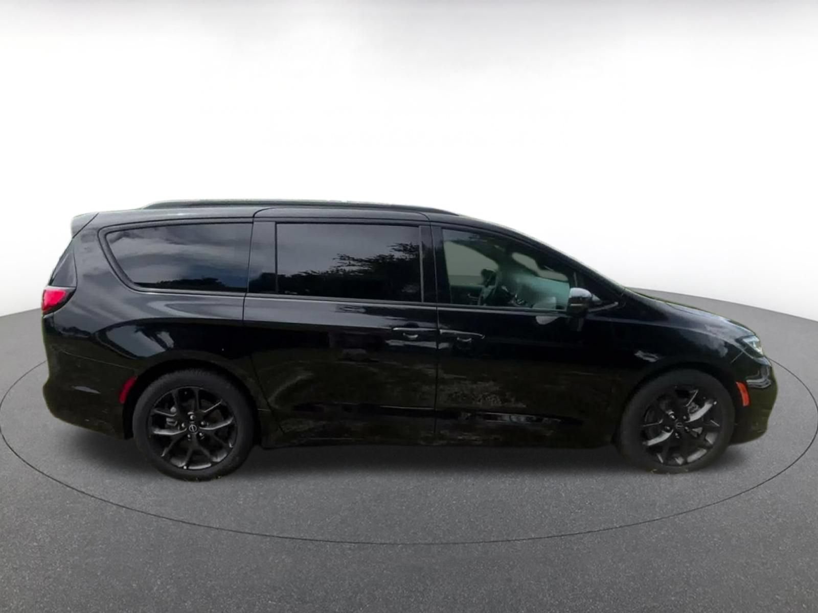 Thumbnail: 2025 Chrysler Pacifica - 13