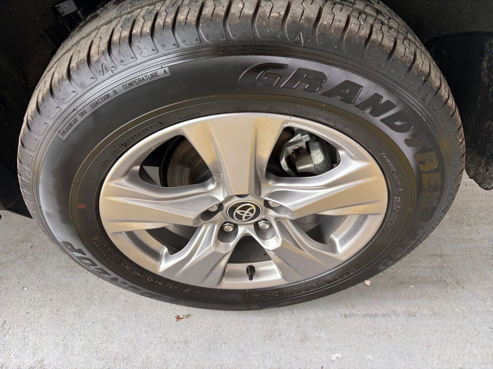 Thumbnail: 2025 Toyota RAV4 - 31