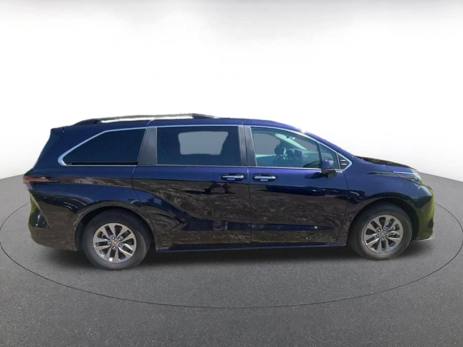 Thumbnail: 2025 Toyota Sienna - 15