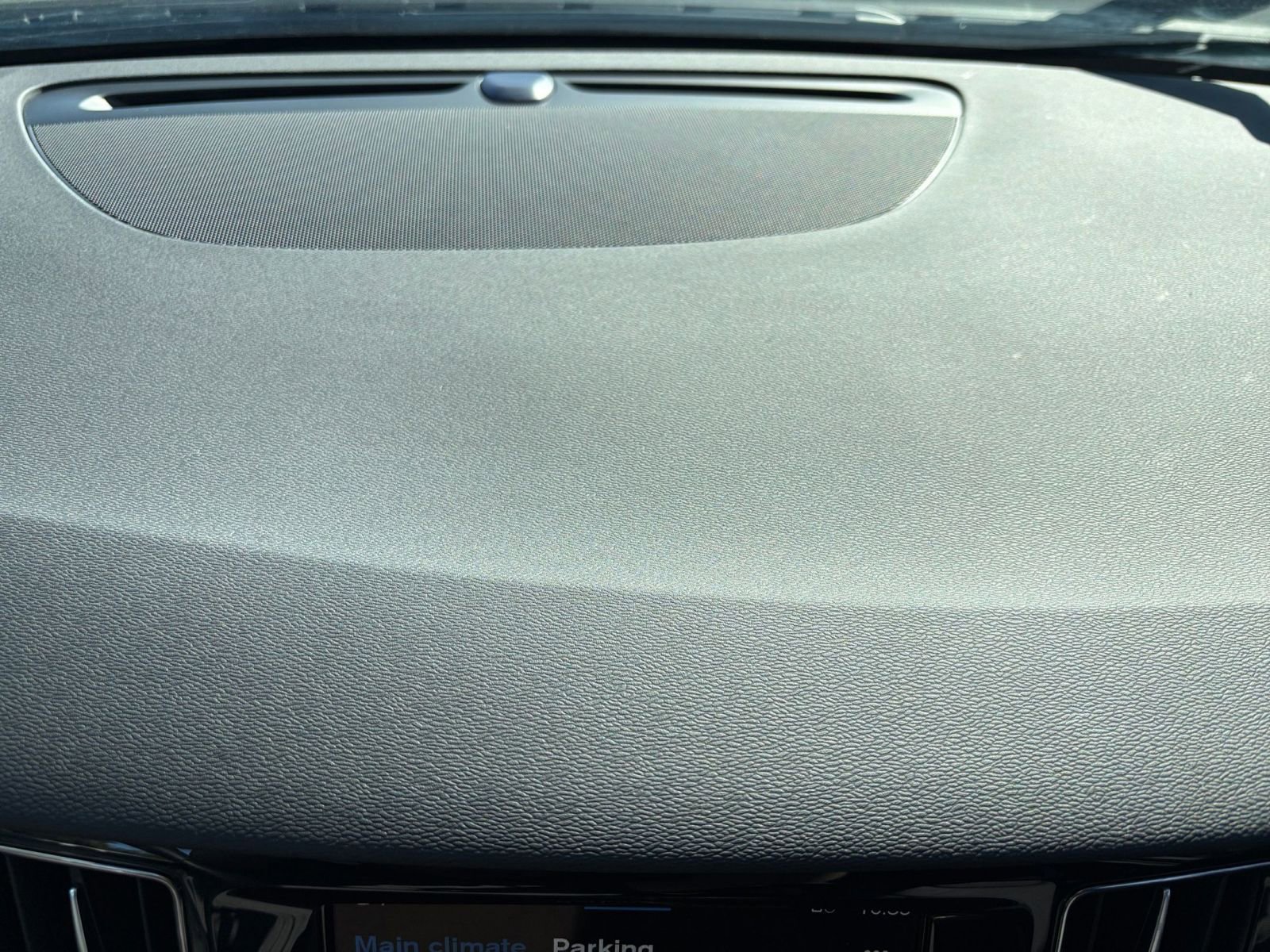 Thumbnail: 2025 Volvo S60 - 18