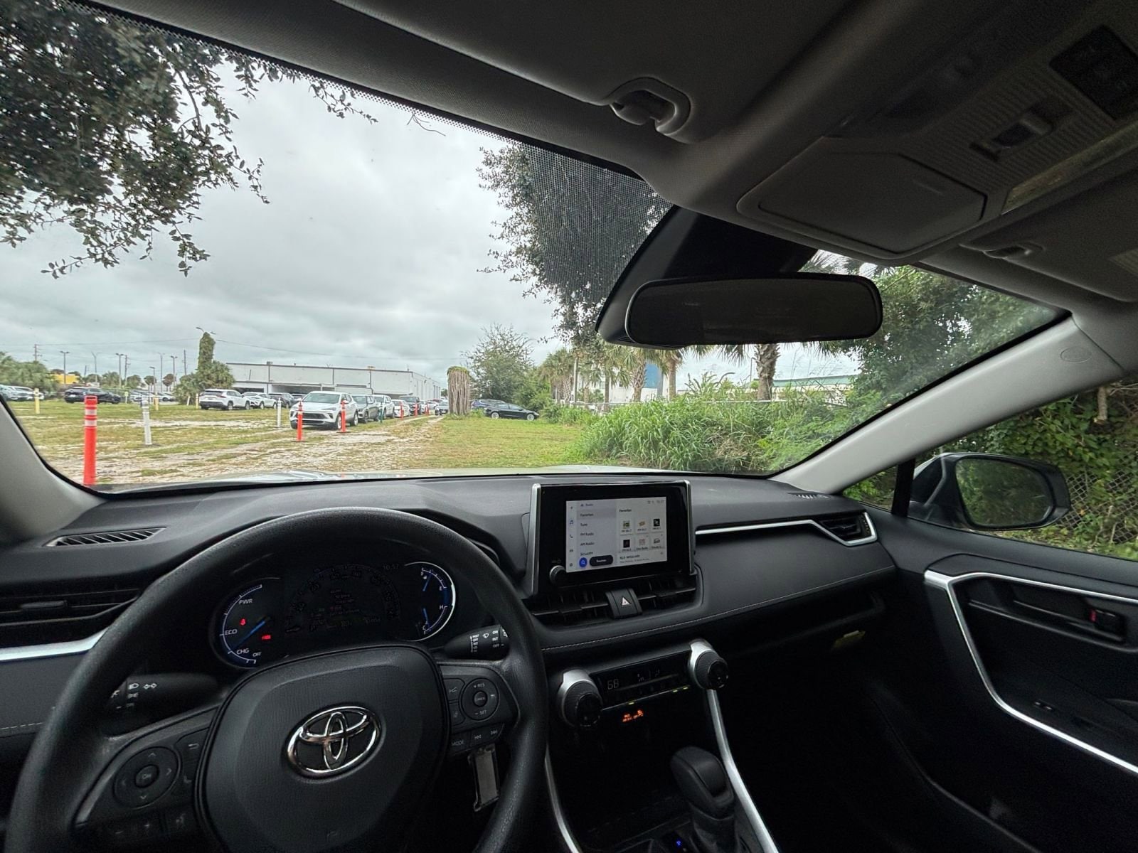 Thumbnail: 2025 Toyota RAV4 - 33