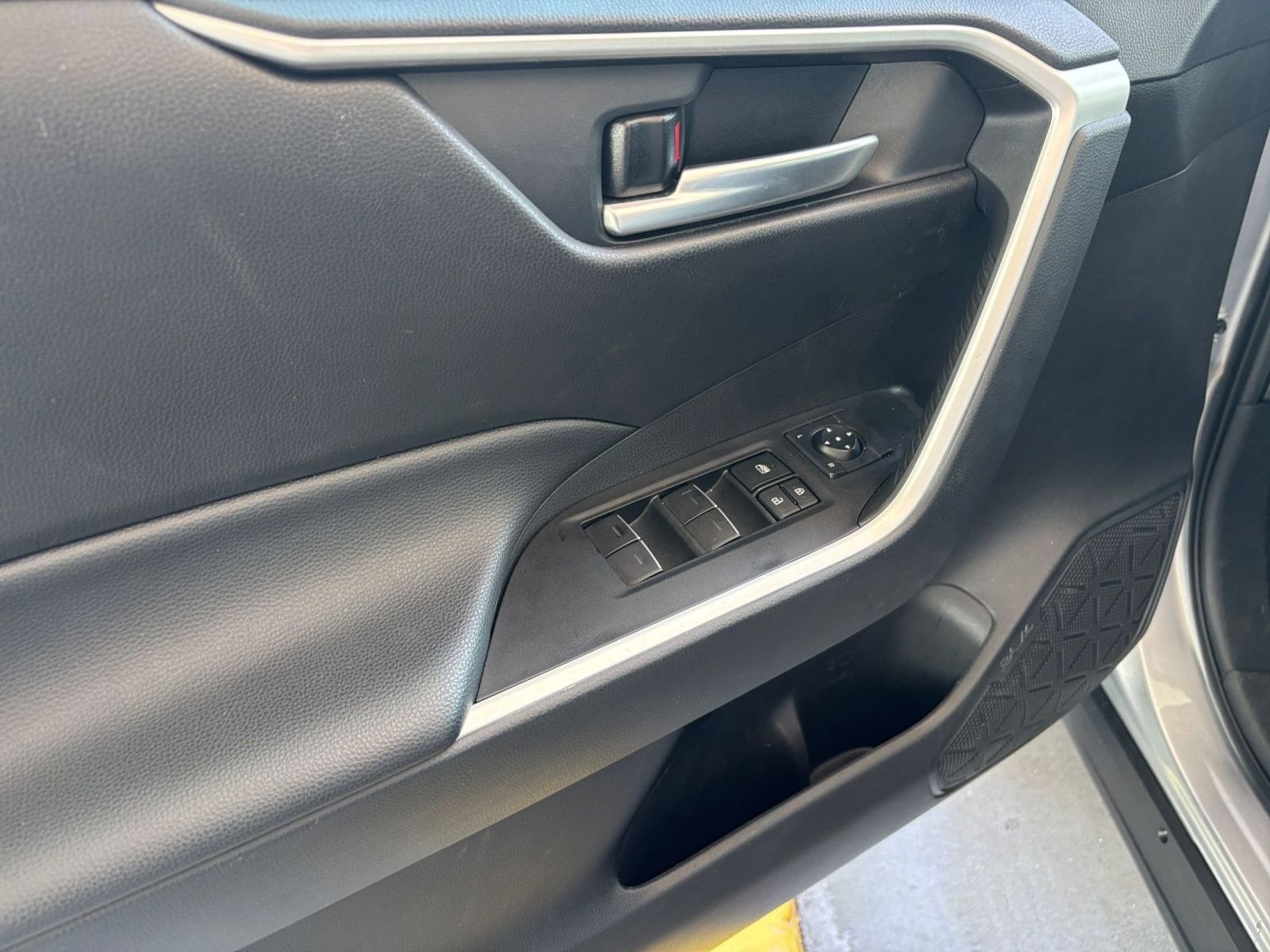 Thumbnail: 2025 Toyota RAV4 - 22