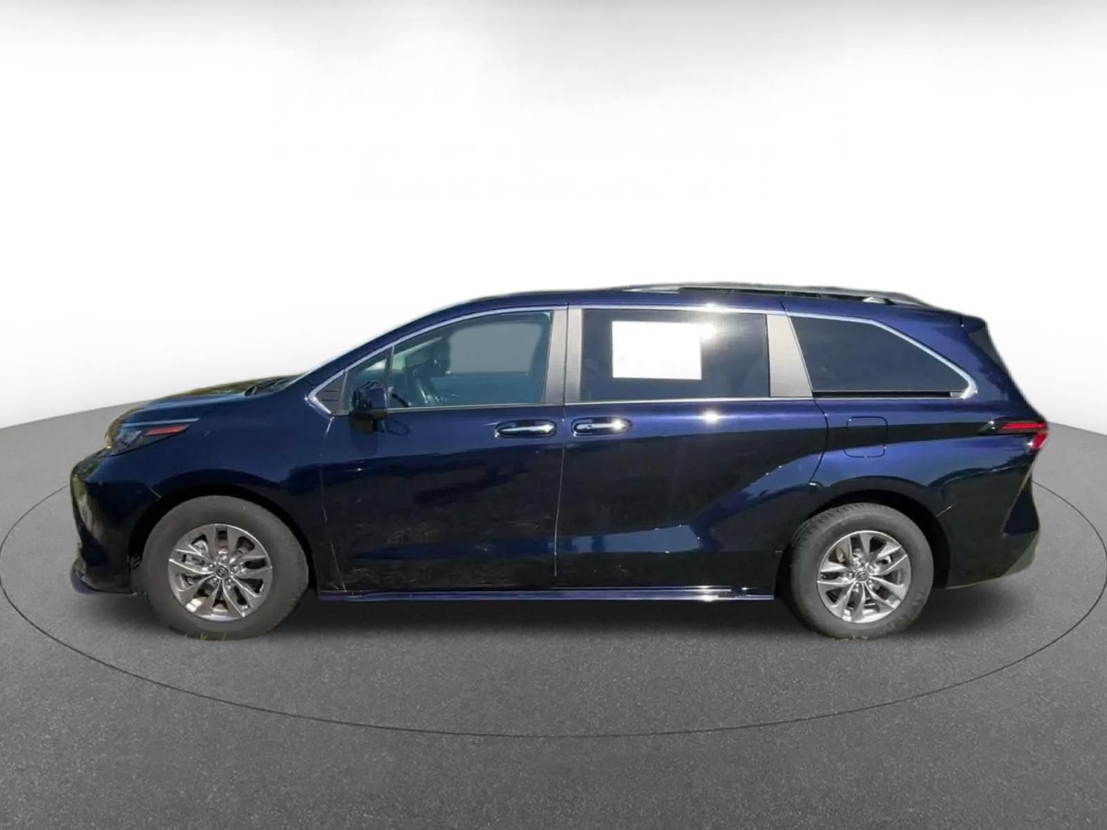 Thumbnail: 2025 Toyota Sienna - 7