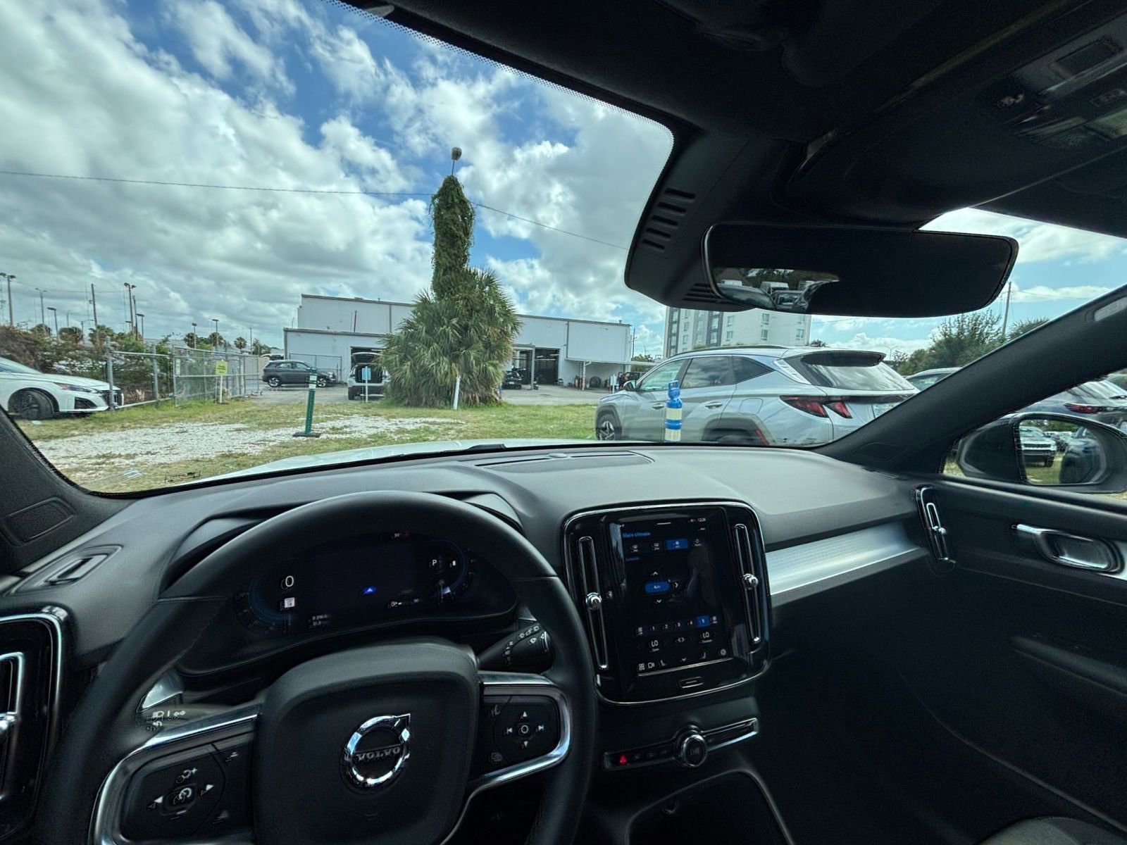 Thumbnail: 2024 Volvo XC40 - 33