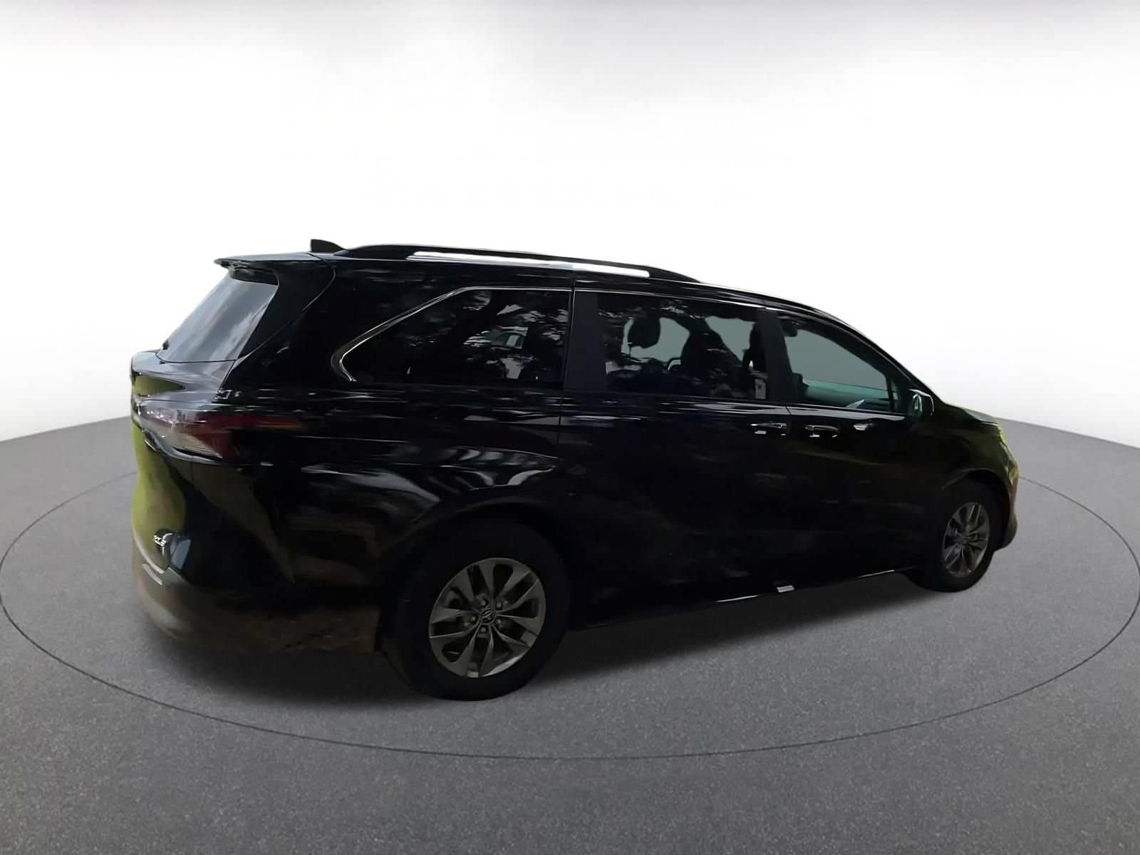 Thumbnail: 2025 Toyota Sienna - 12