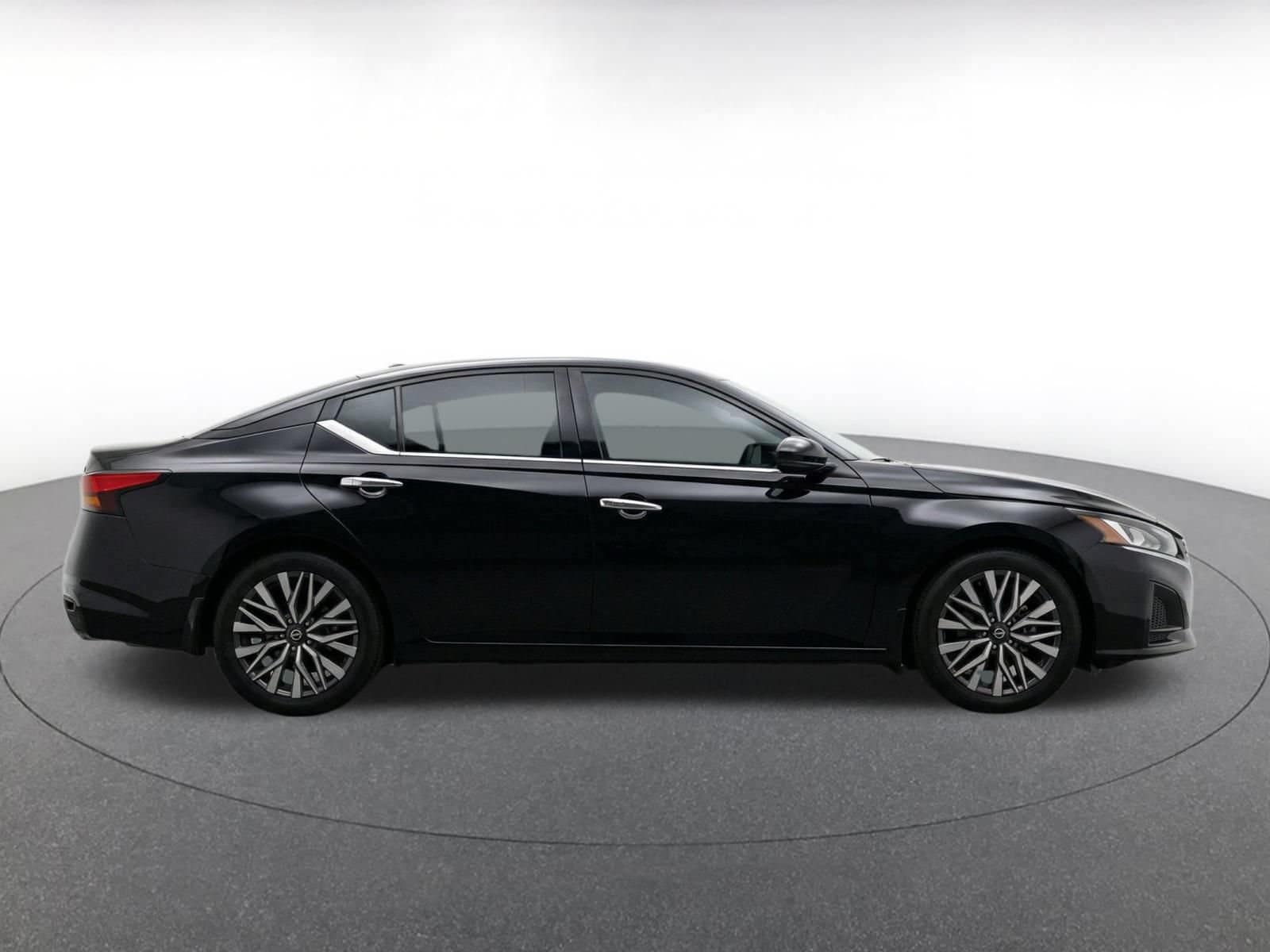Thumbnail: 2025 Nissan Altima - 10