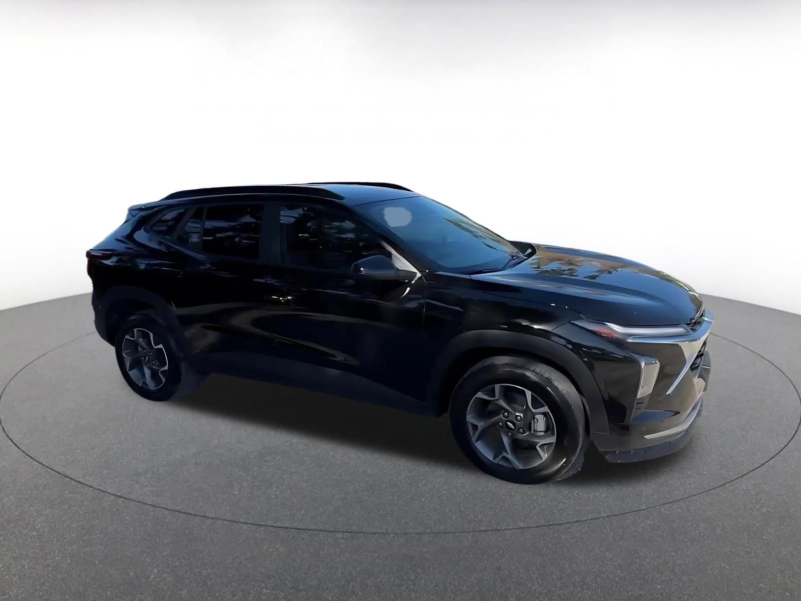 Thumbnail: 2025 Chevrolet Trax - 2