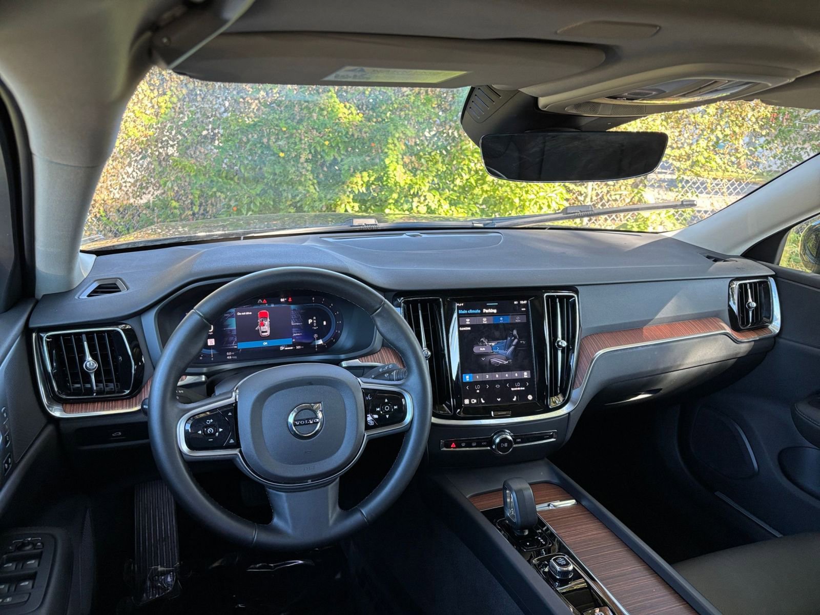 Thumbnail: 2025 Volvo S60 - 33