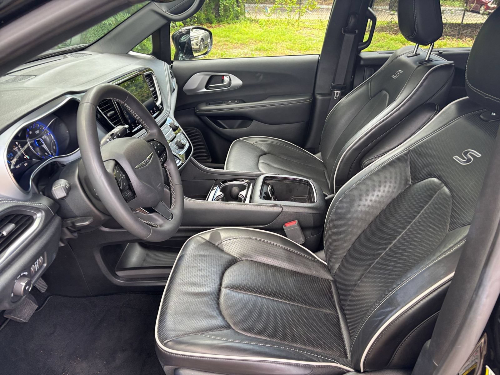 Thumbnail: 2025 Chrysler Pacifica - 25