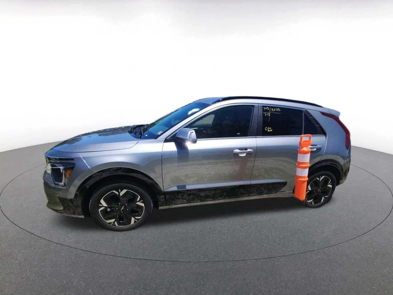 Thumbnail: 2023 Kia Niro - 3