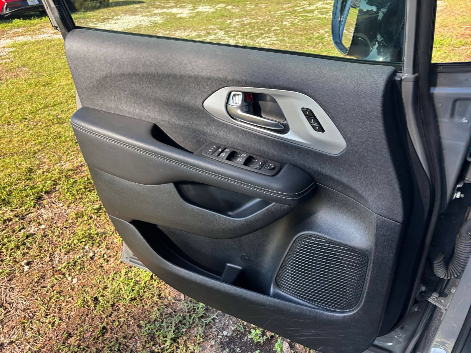 Thumbnail: 2025 Chrysler Pacifica - 18