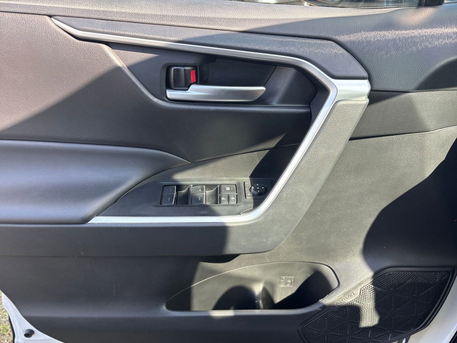 Thumbnail: 2025 Toyota RAV4 - 21