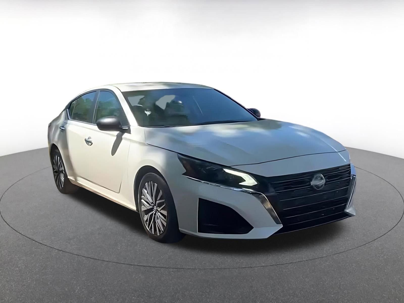 Thumbnail: 2025 Nissan Altima - 3