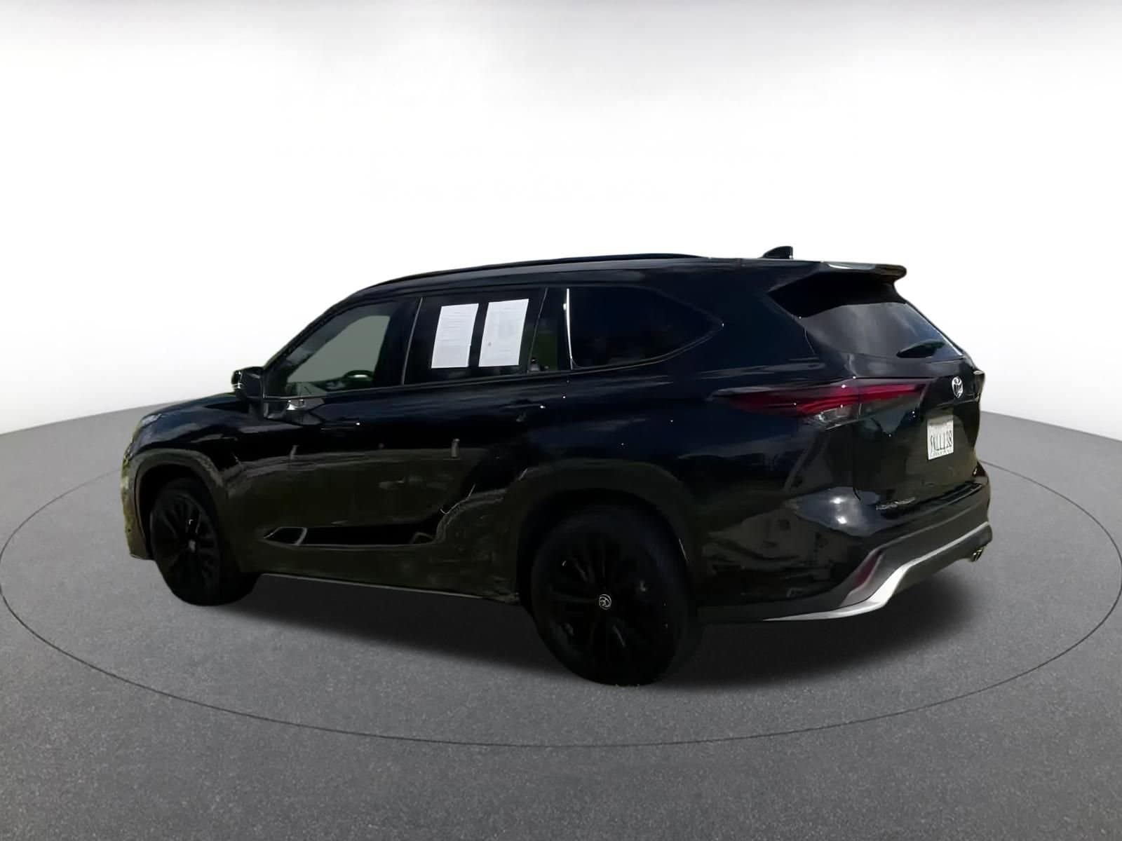 Thumbnail: 2024 Toyota Highlander - 9