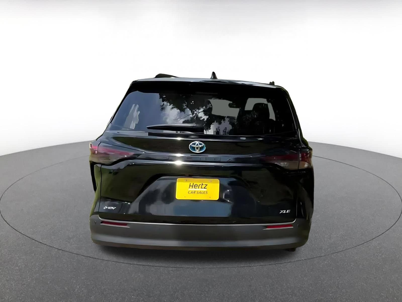 Thumbnail: 2025 Toyota Sienna - 10