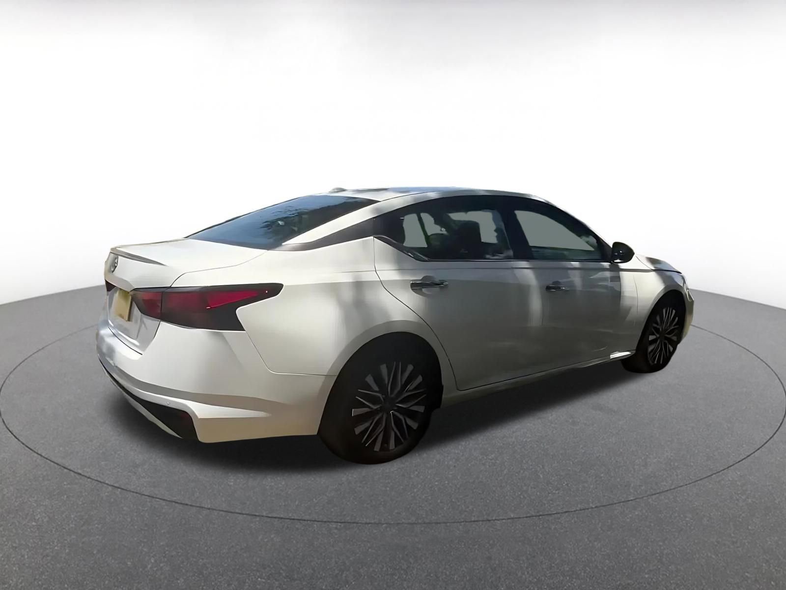 Thumbnail: 2025 Nissan Altima - 17