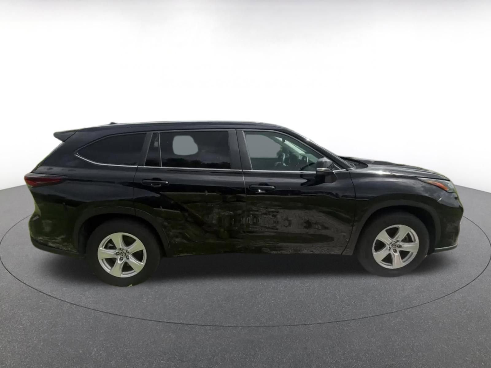 Thumbnail: 2025 Toyota Highlander - 16