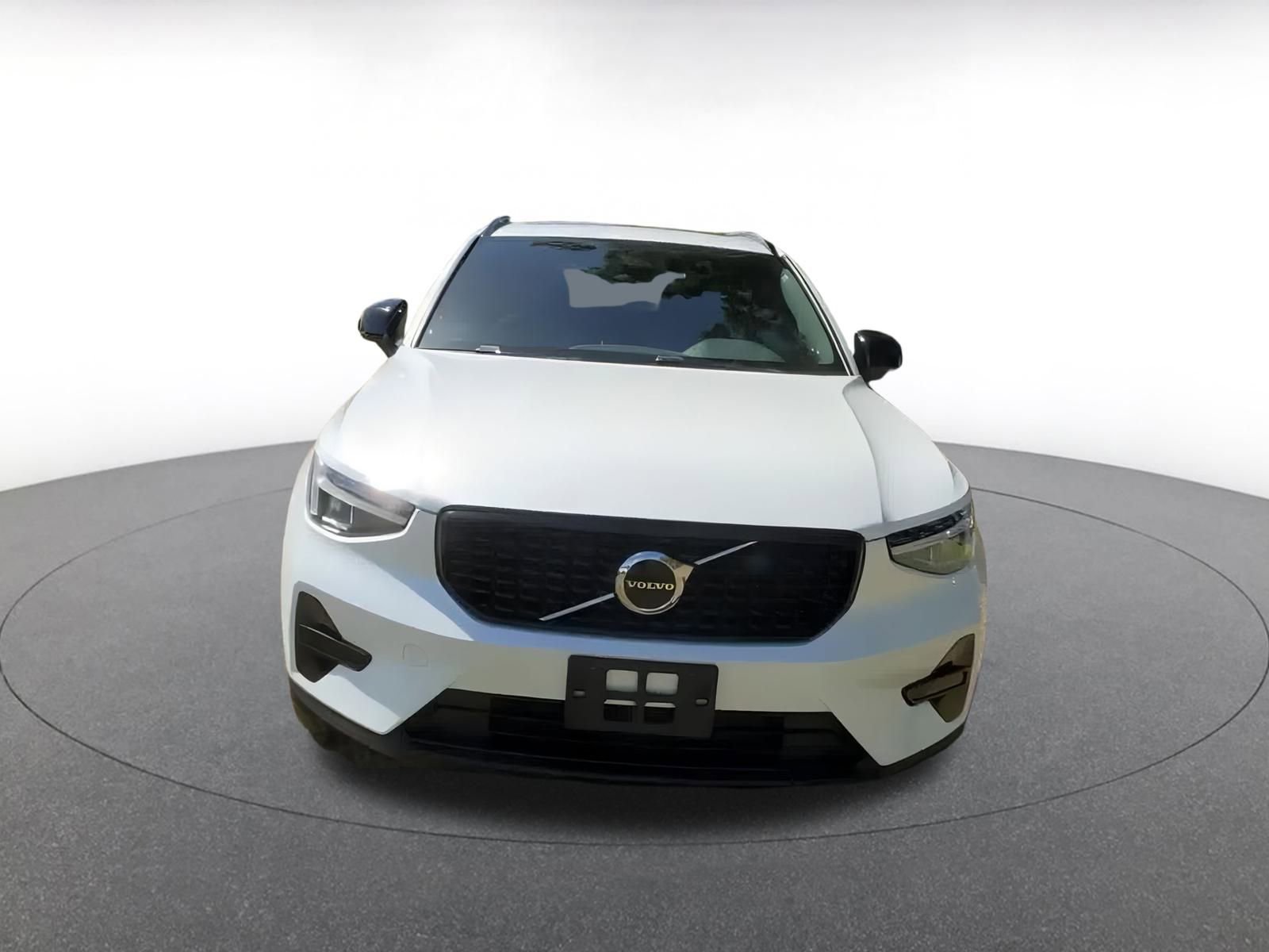 Thumbnail: 2024 Volvo XC40 - 3