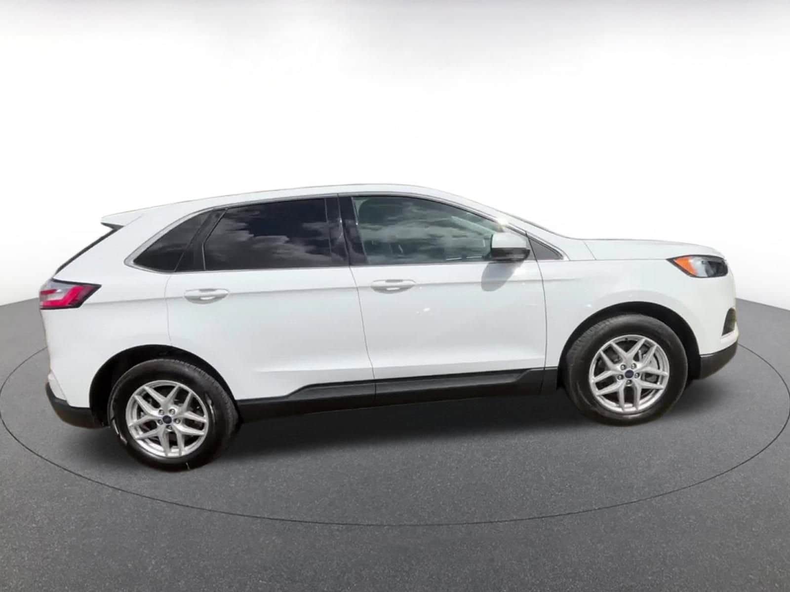 Thumbnail: 2022 Ford Edge - 16