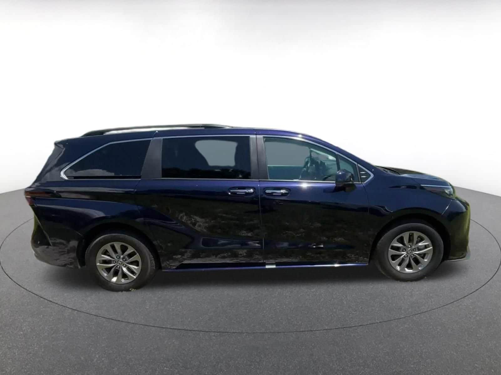 Thumbnail: 2025 Toyota Sienna - 16