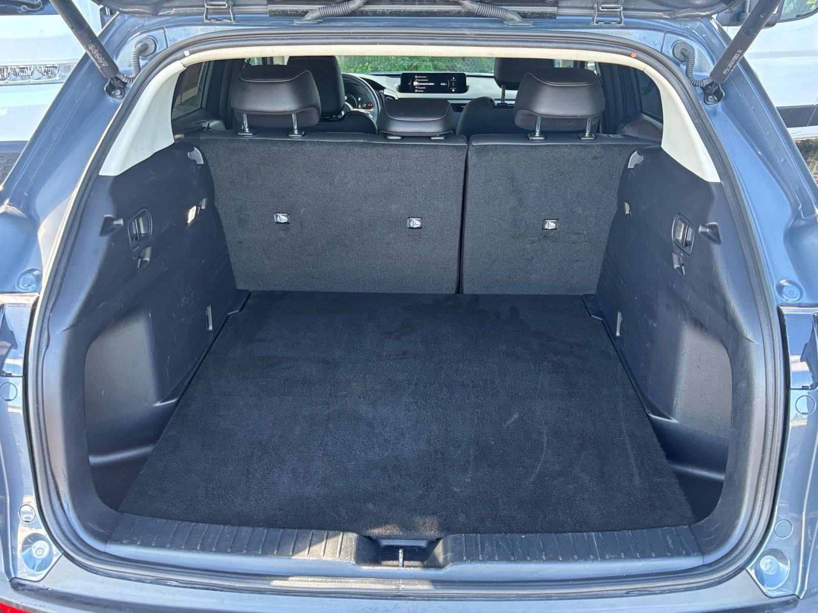 Thumbnail: 2025 Mazda CX-50 - 31