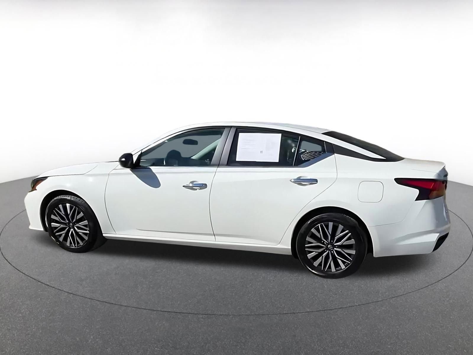 Thumbnail: 2025 Nissan Altima - 9