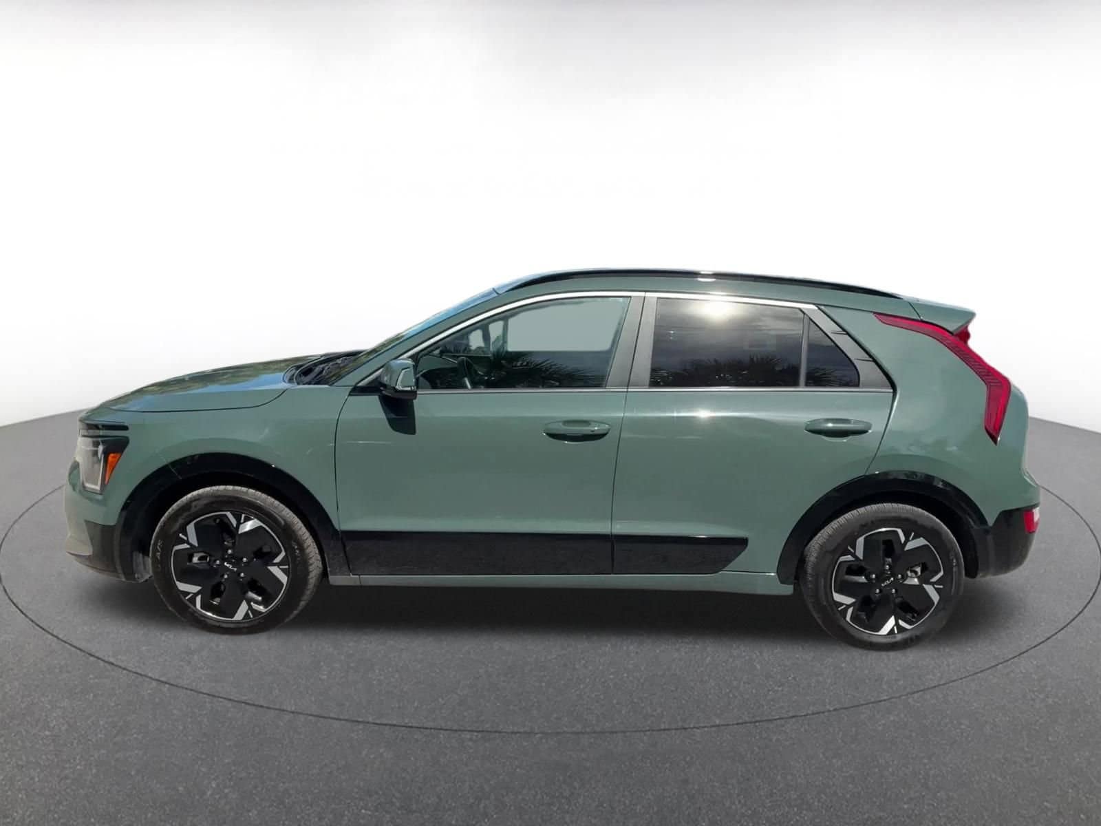 Thumbnail: 2023 Kia Niro - 9