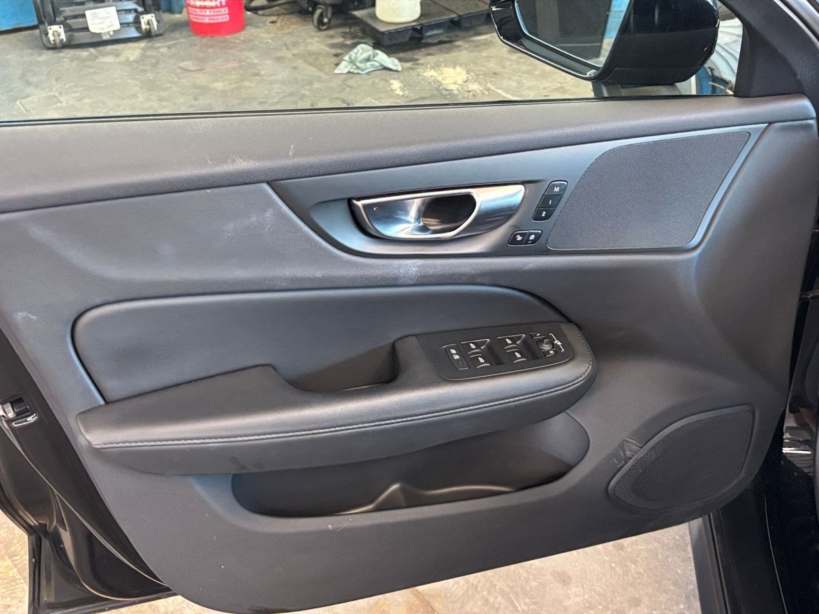 Thumbnail: 2025 Volvo S60 - 20