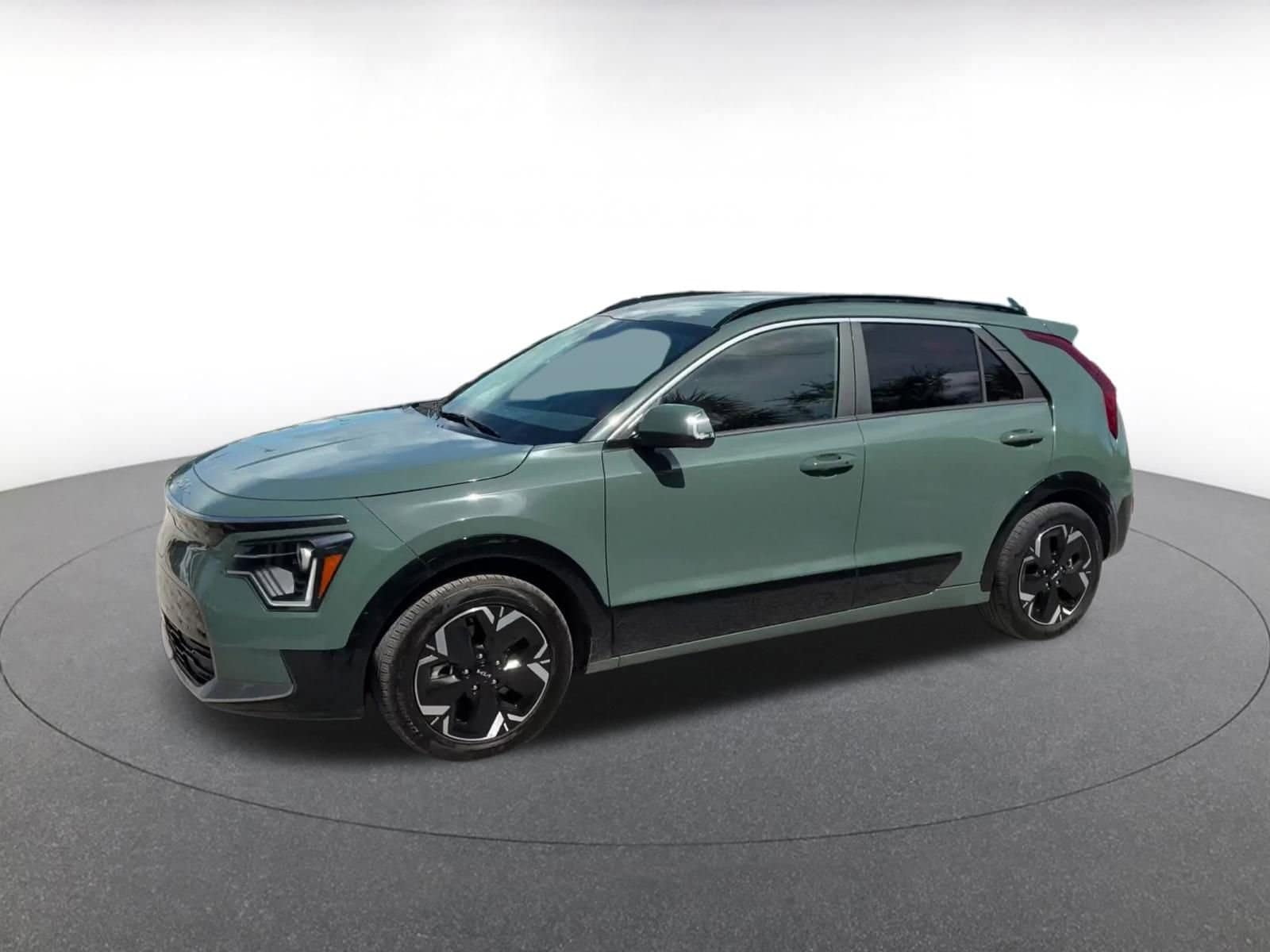 Thumbnail: 2023 Kia Niro - 8