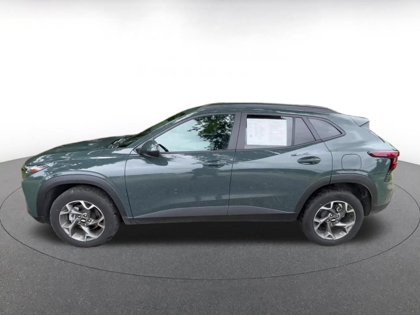 Thumbnail: 2025 Chevrolet Trax - 9