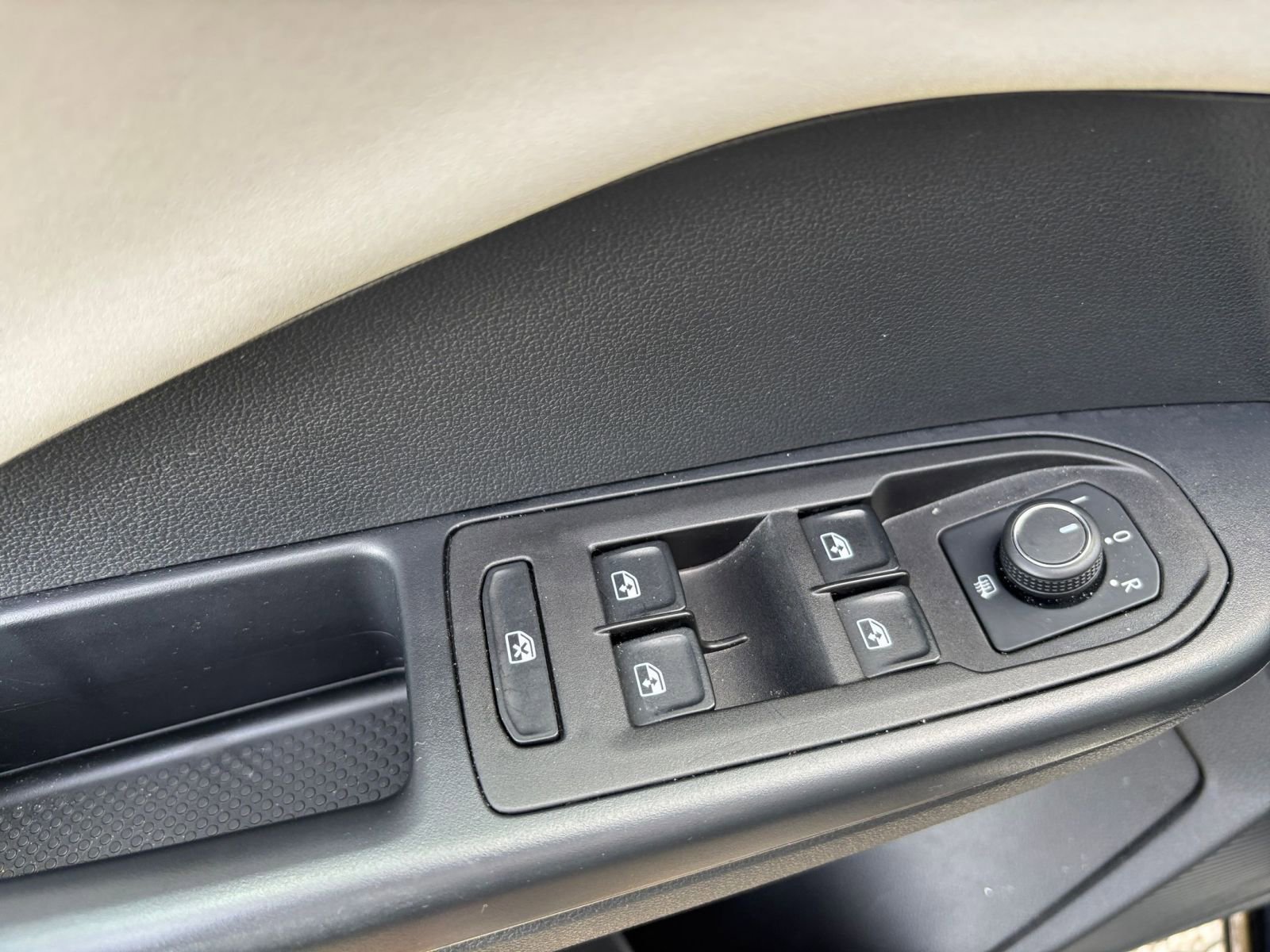 Thumbnail: 2025 Volkswagen Taos - 18