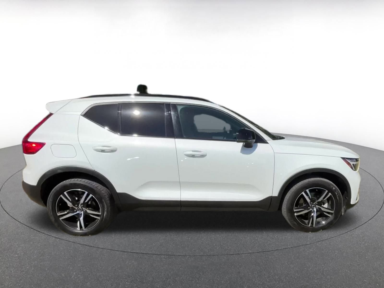 Thumbnail: 2024 Volvo XC40 - 16