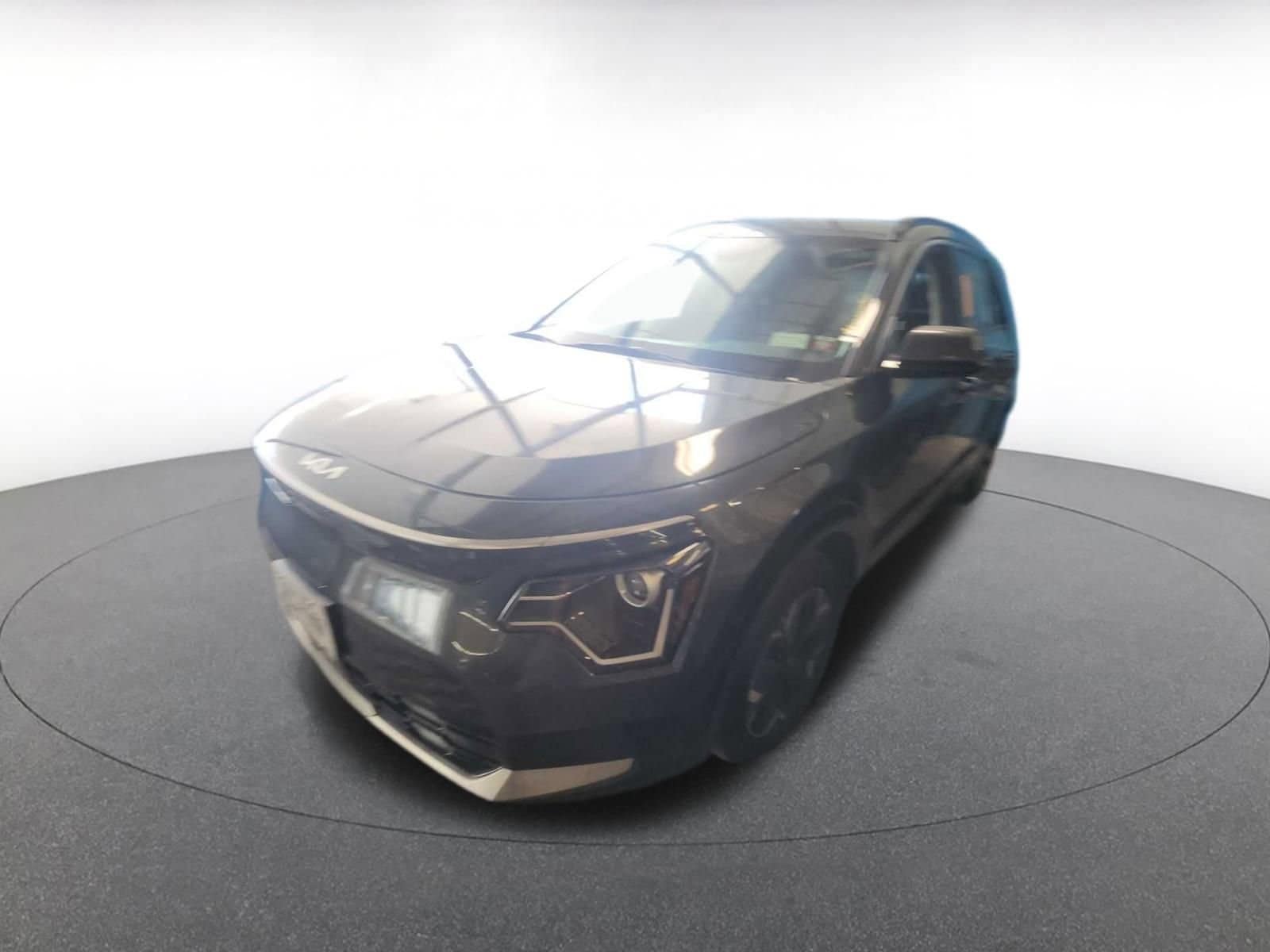 Thumbnail: 2023 Kia Niro - 3