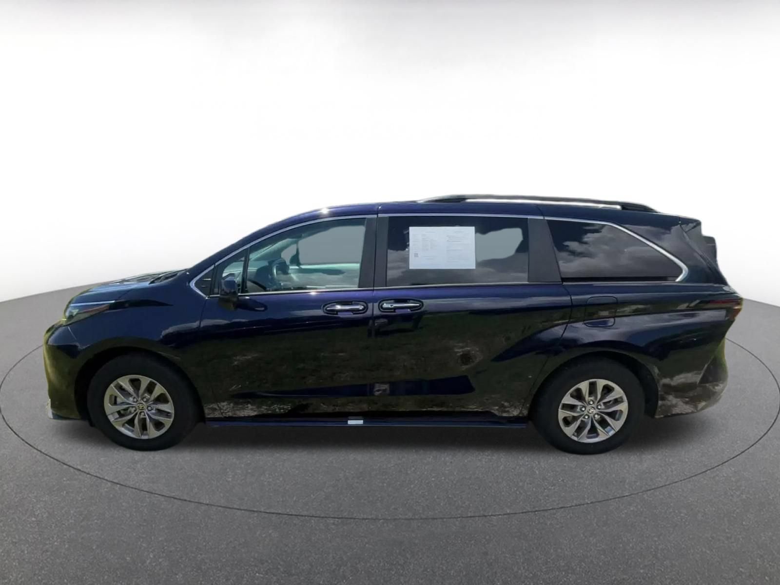 Thumbnail: 2025 Toyota Sienna - 9